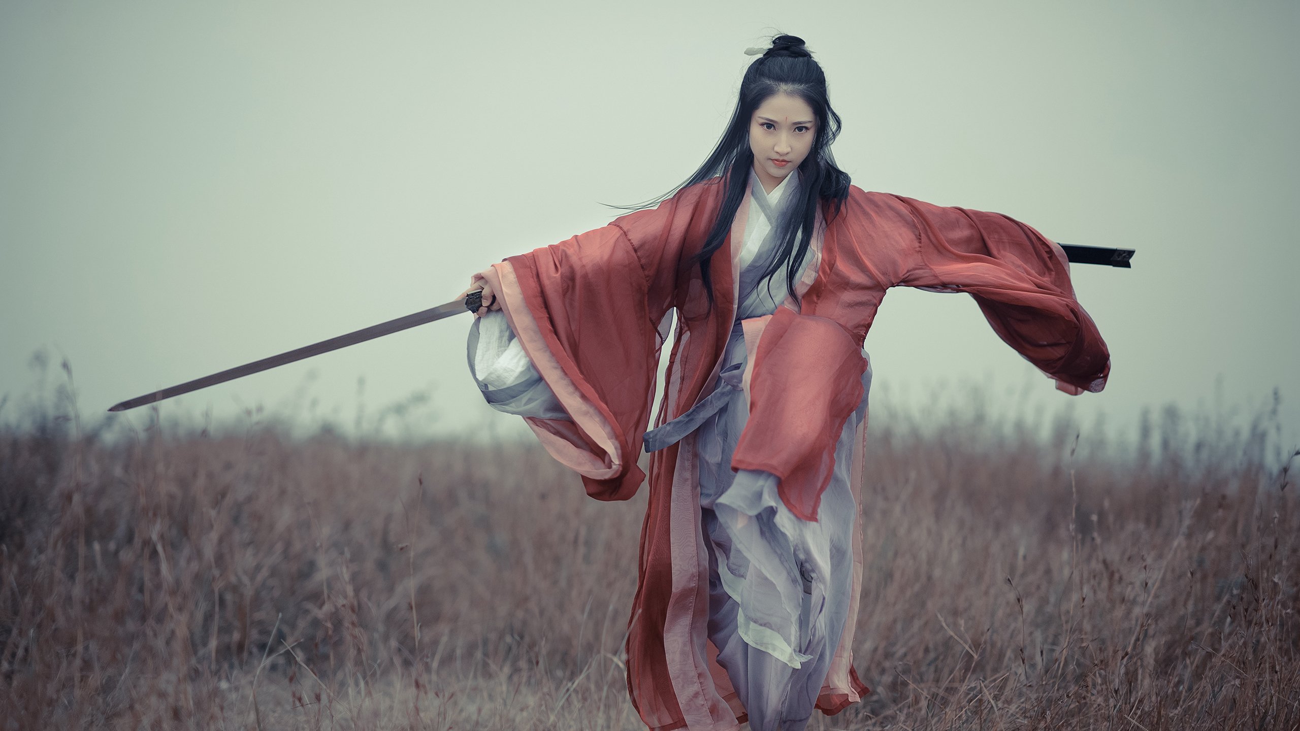 “全力出击！四川省体育馆自由搏击选手激战正酣”